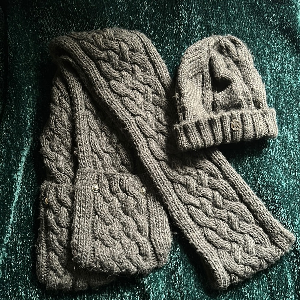 Michael Kors - hat and scarf set